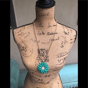 Ann Taylor boho style flower pendant necklace